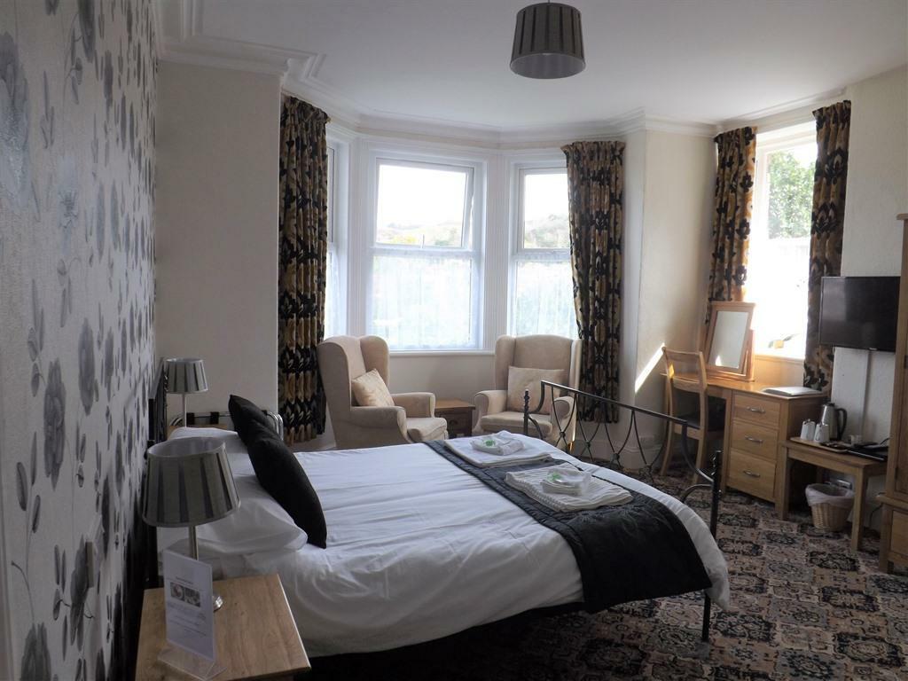 Cairn House 4*